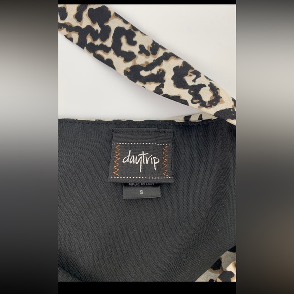 Daytrip Leopard print long sleeve Blouse size small - Picture 4 of 9